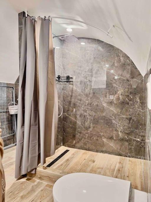 Tiny House Apartment *